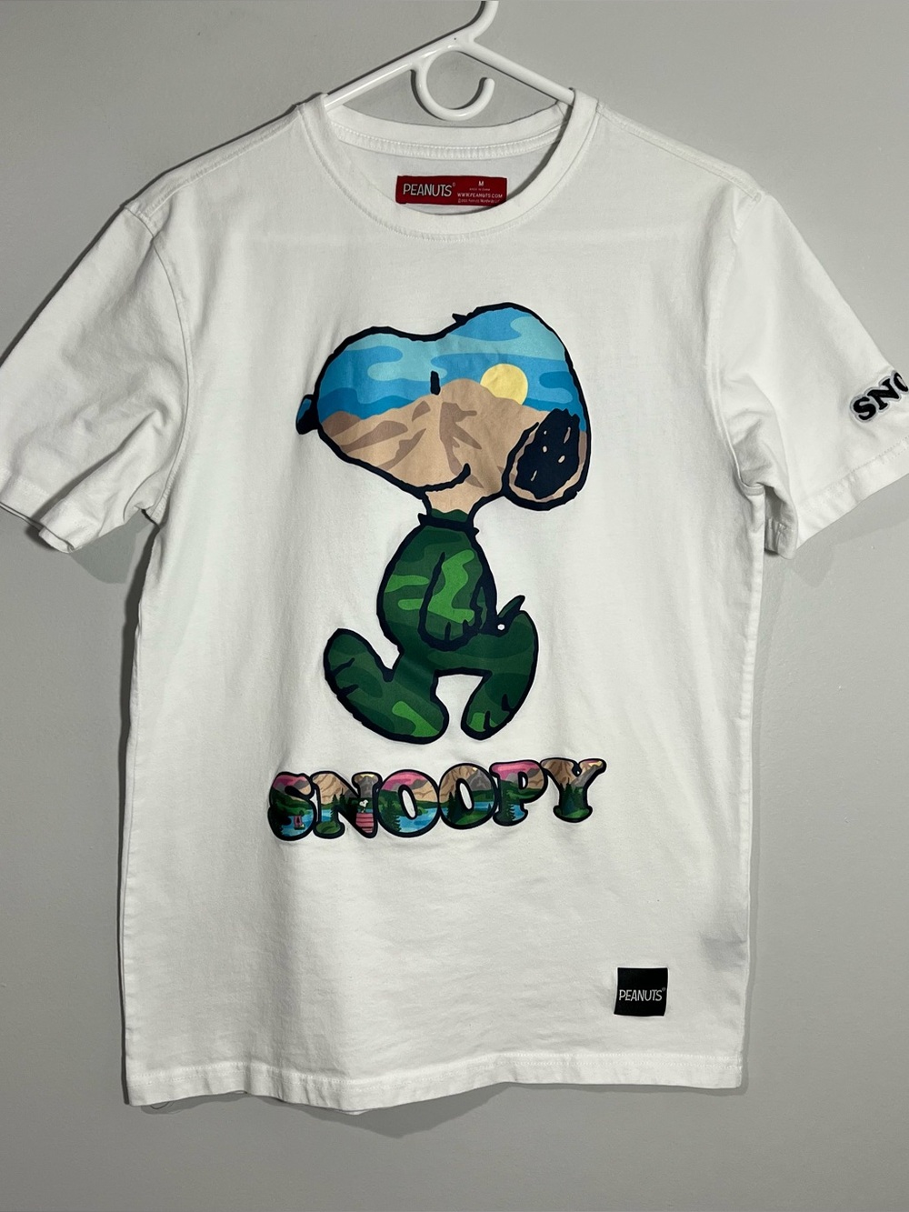 Peanuts Snoopy Outdoors Nature White Short Sleeve T-Shirt Mens Medium